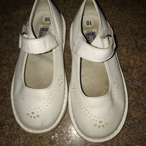 L’amour toddler girls dress shoes, size 10.